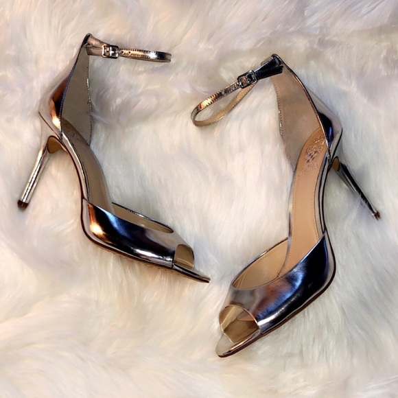 🆕VINCE CAMUTO Metallic Silver Leather Heels - Picture 8 of 8